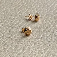 Vintage 18k solid gold starburst stud earrings