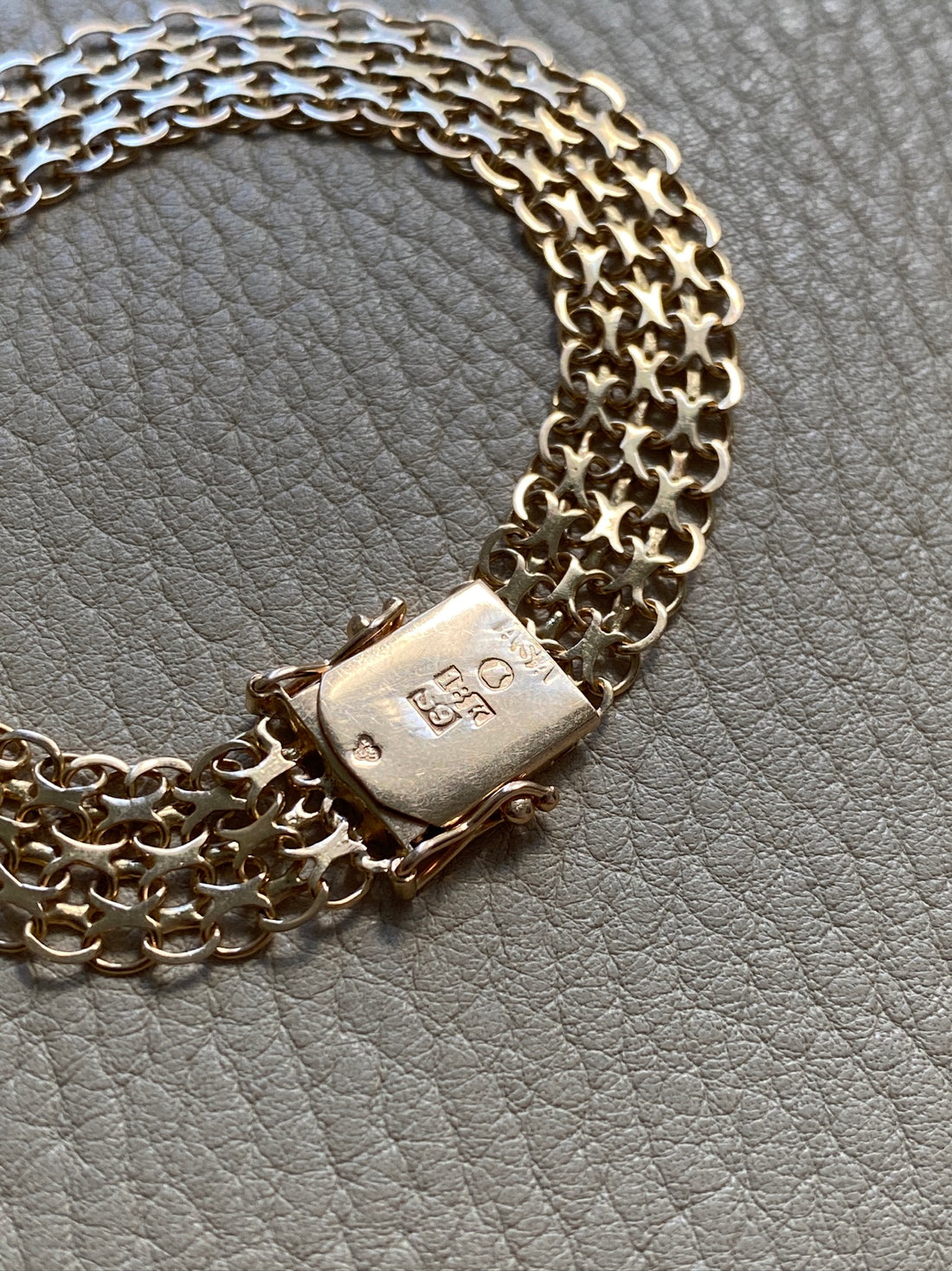 1968 Triple row star link bracelet in 18k gold - 7.25 inch length