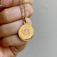 18k gold "UF" initials engraved medallion pendant for necklace - Italian Vintage