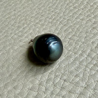 Large Tahitian Black Pearl Pendant on 18k white gold bail - 0.8 inch drop