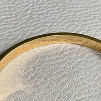 Made in 1951 - 18k gold hinged bangle with etched floral motif - By Heribert Engelbert - Stockholm, Sweden