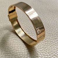 1962 Wide Hinged Bangle in 18k gold - Etched Curls Pattern - Stockholm, Sweden - 7 inch interior