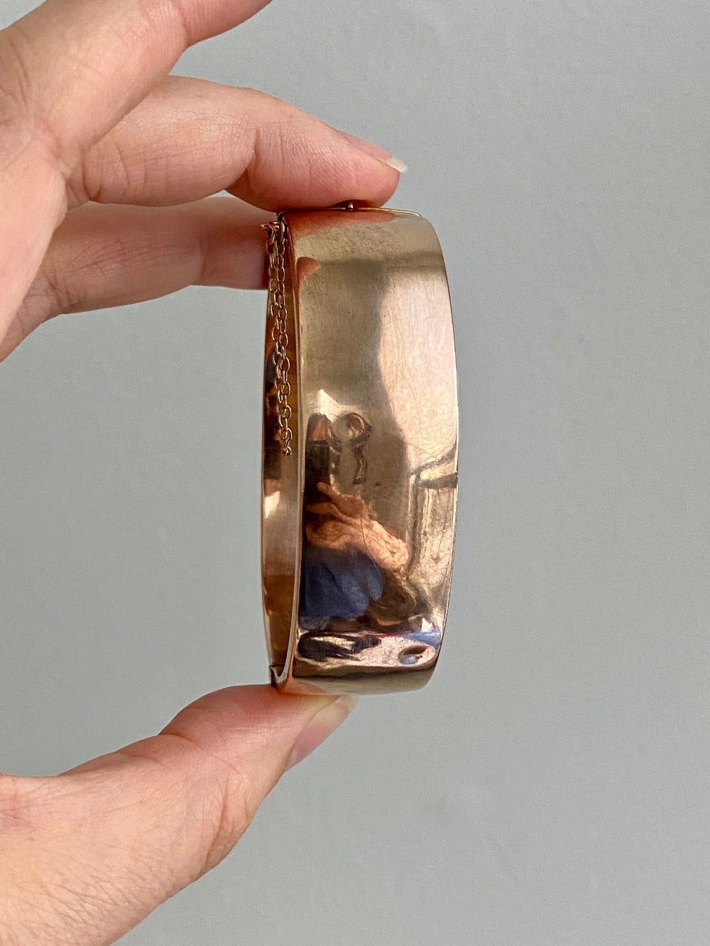 Antique floral engraved wide hinged 9k bangle - Birmingham, England