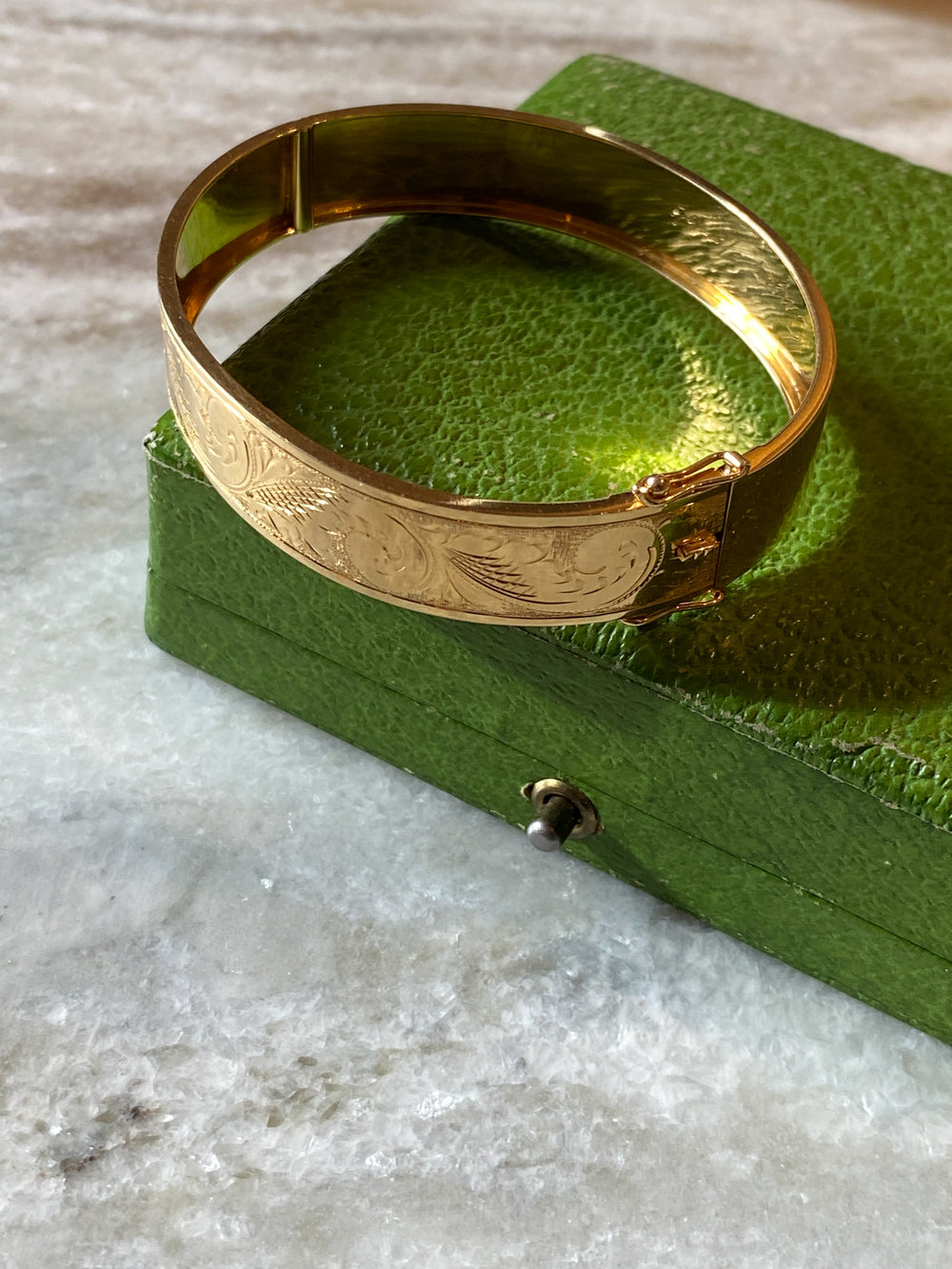 1962 Wide Hinged Bangle in 18k gold - Etched Curls Pattern - Stockholm, Sweden - 7 inch interior
