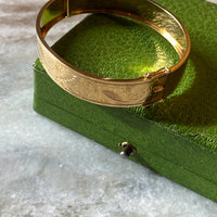 1962 Wide Hinged Bangle in 18k gold - Etched Curls Pattern - Stockholm, Sweden - 7 inch interior