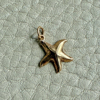 18k gold vintage charm or pendant - Starfish, Sea Star