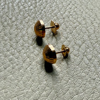 LOVELY!! 18k gold vintage faceted dome earrings with flower form post caps