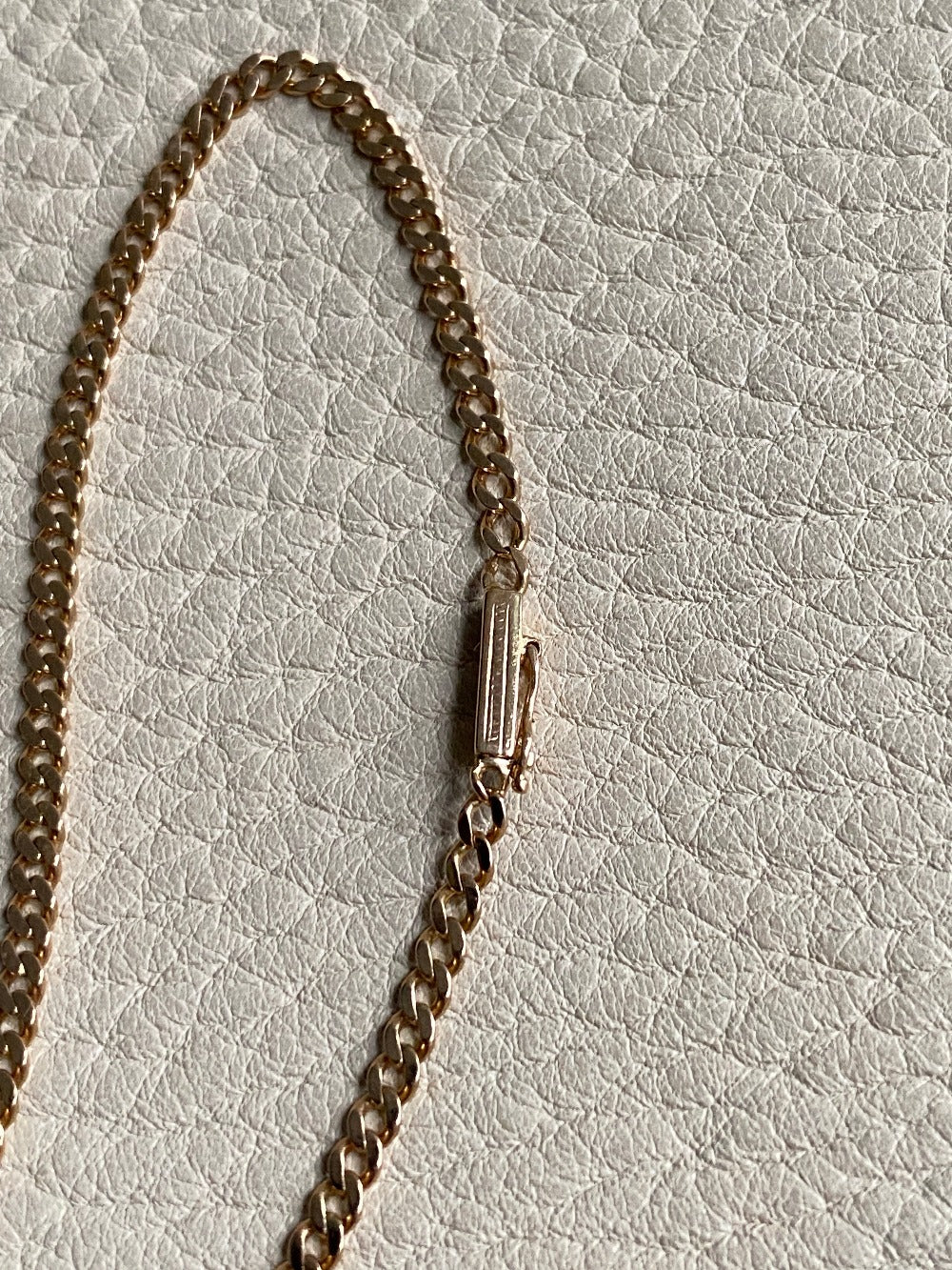 Vintage 18k gold skinny curb bracelet - 8 inch length