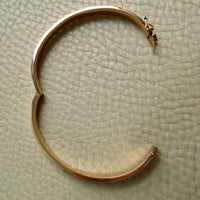 1950s era 18k Gold Hinged Bangle Bracelet – 7.25 Inch Interior Circumference