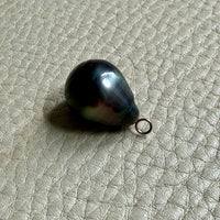Large Tahitian Black Pearl Pendant on 18k white gold bail - 0.8 inch drop