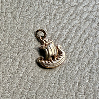 18k gold vintage charm or pendant - Sailing ship, Viking ship