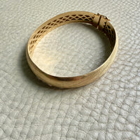 18k Gold Italian Midcentury Hinged bangle - 6.9 inch interior circumference