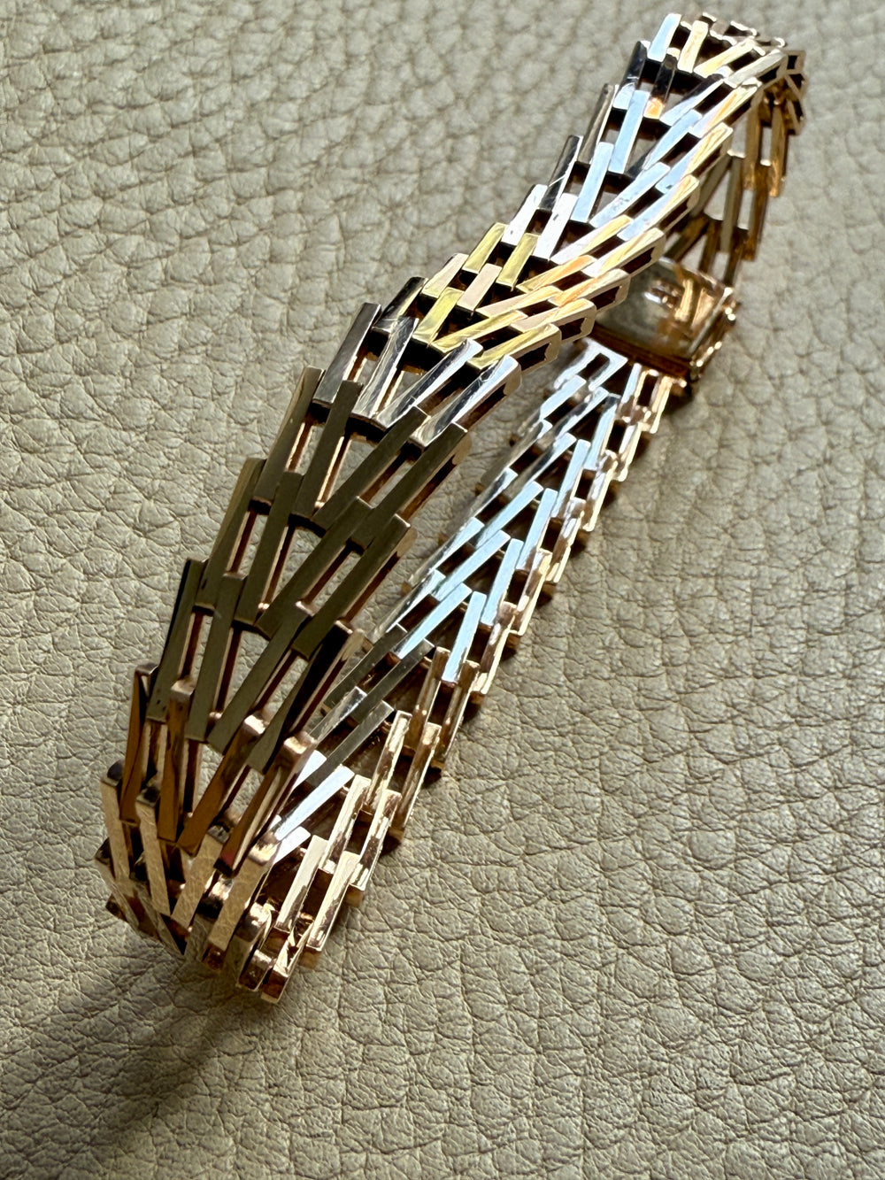 Vintage Scandinavian V Link Bracelet in 14k Gold Signed SV Glymerrs - 7.4 inch length