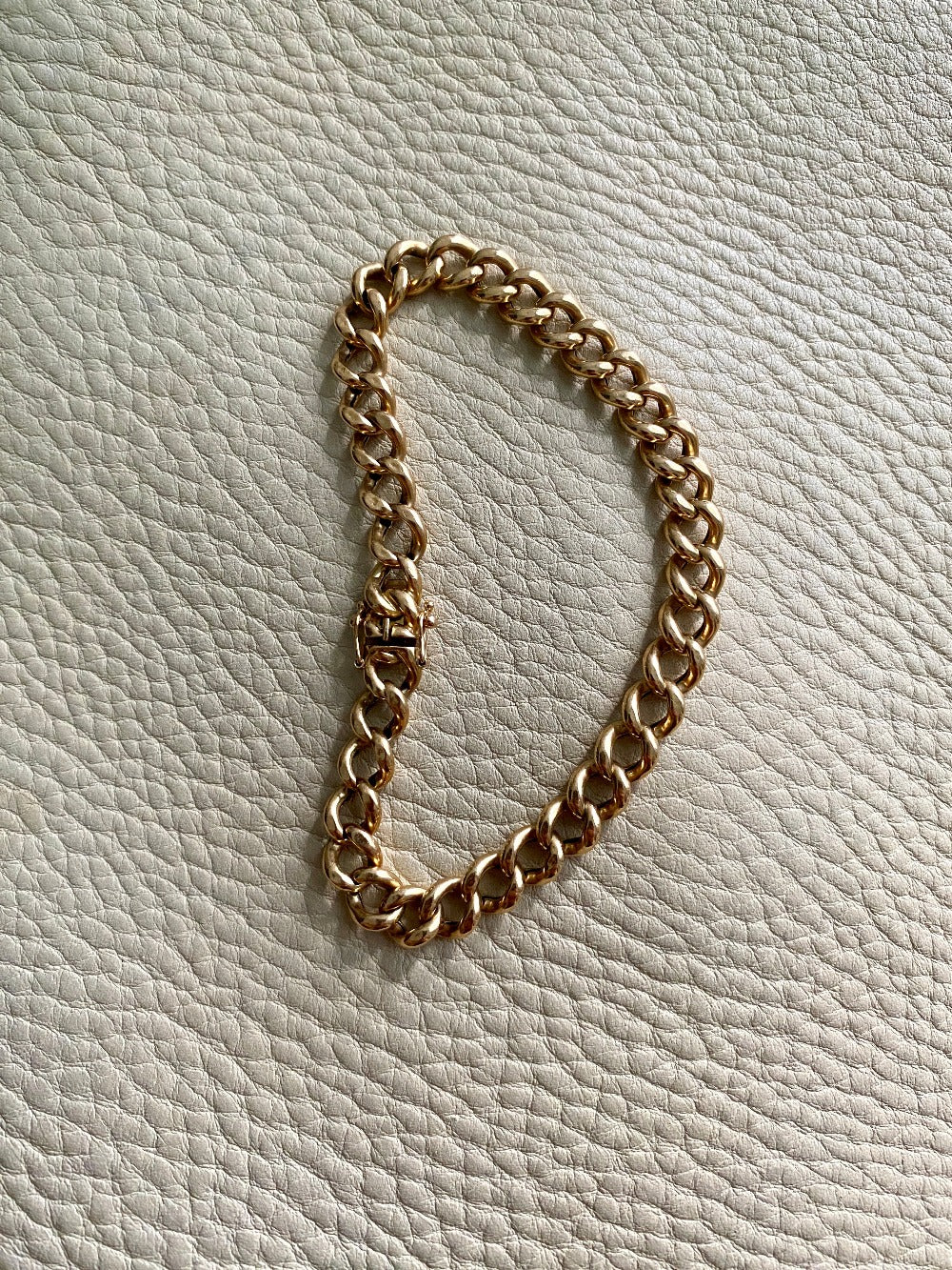 1932 Puffed curb link bracelet in 18k gold - by Gustaf Möllenborg - 8.25inch length