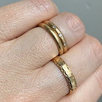 18k solid gold band ring - size 6.5
