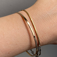 Vintage 18k solid gold bangle - 8 inch interior circumference