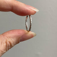 18k White Gold Vintage Wedding Band with Etched Continuous Wraparound Pattern - size 6.25