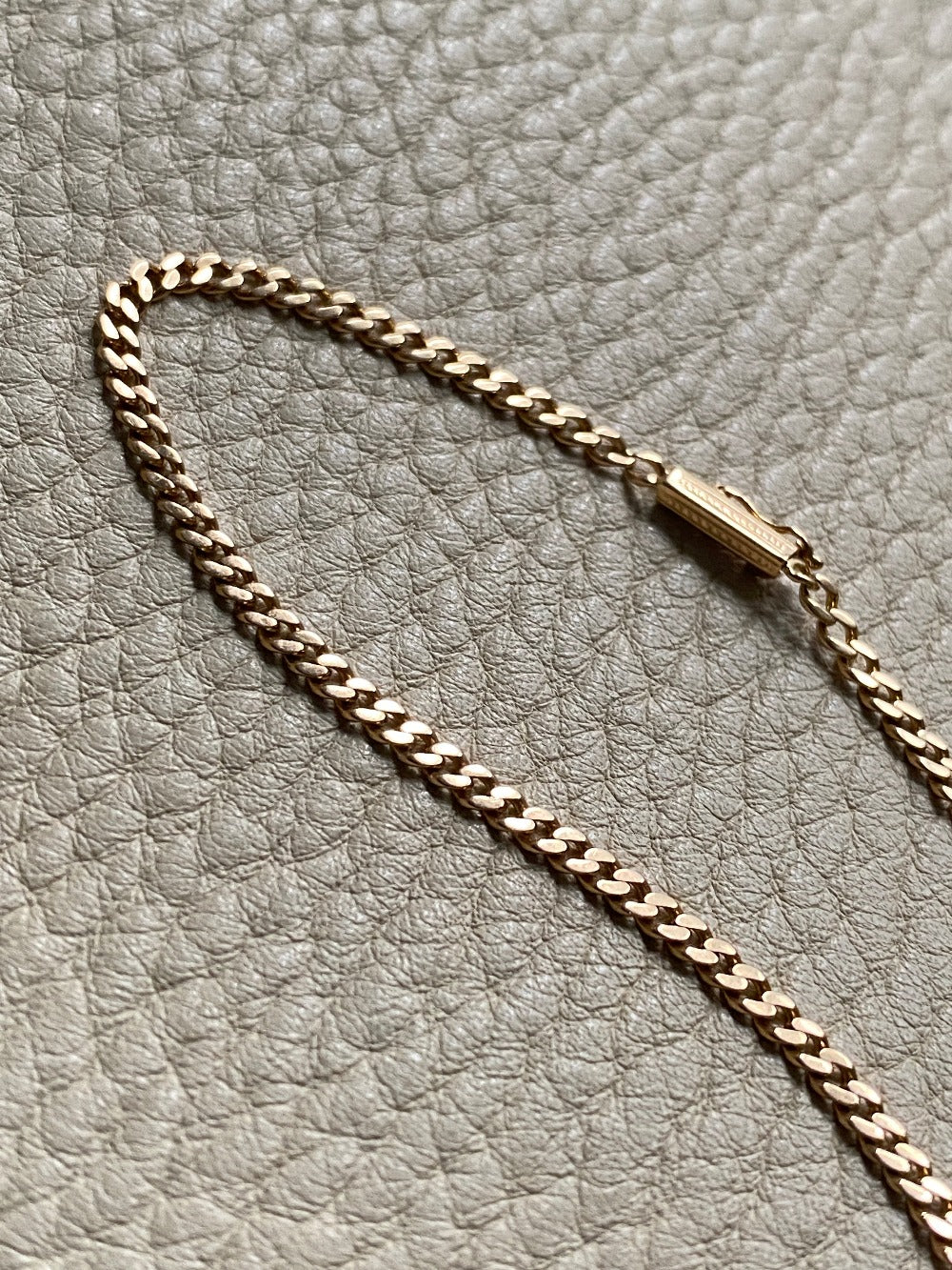 Vintage 18k gold skinny curb bracelet - 8 inch length