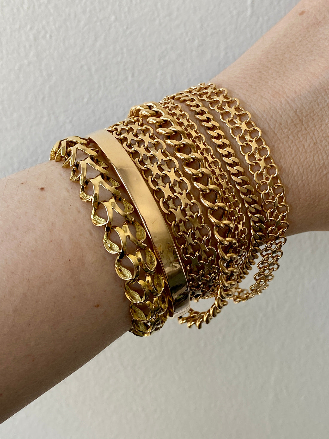 Solid 18k gold silky x-link bracelet, vintage 1970 Swedish