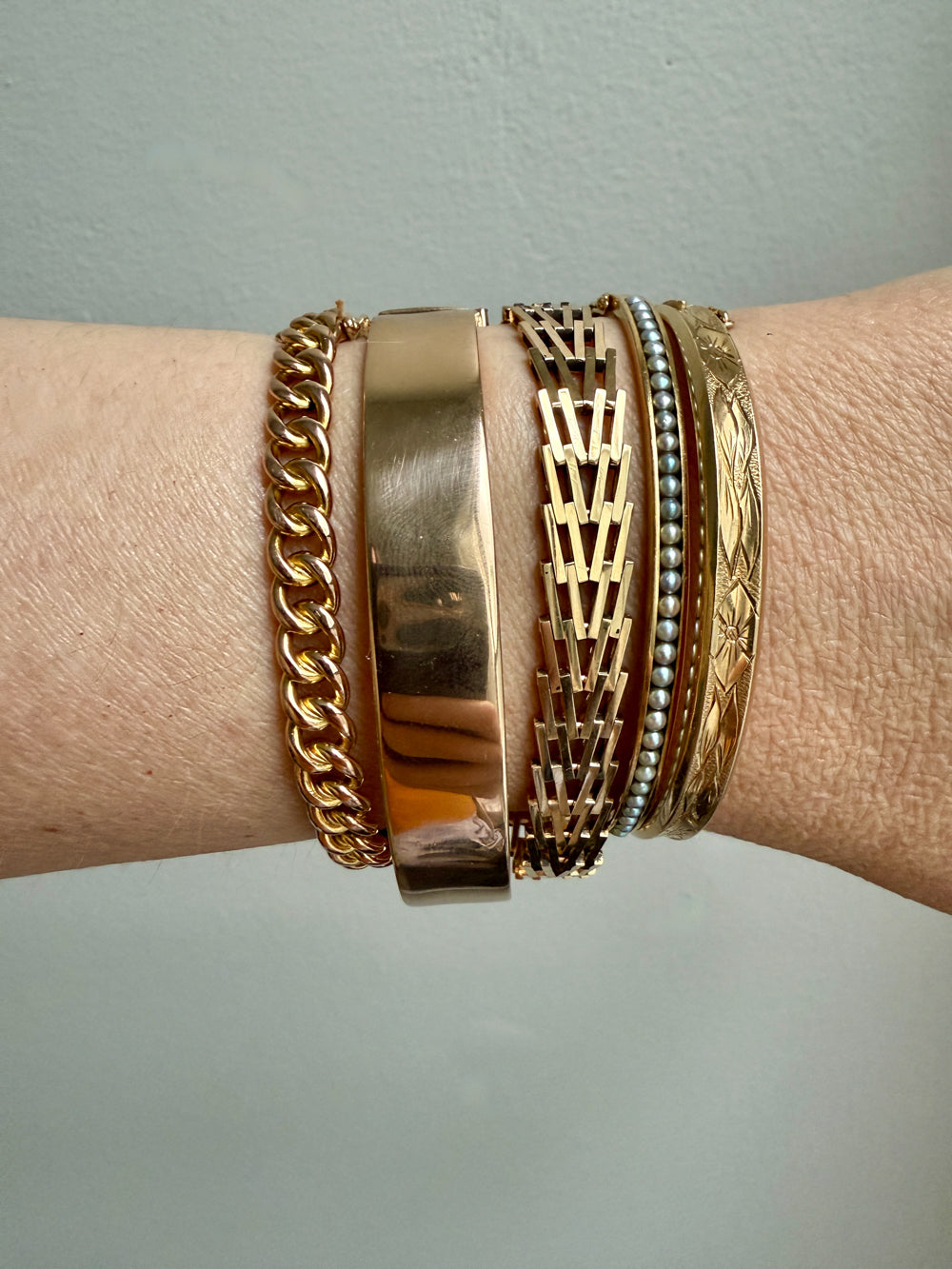 SUBLIME Midcentury Era Smooth 11.5mm Wide 18k gold Hinged Bangle - 7.25 inch interior circumference