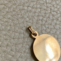 18k gold "UF" initials engraved medallion pendant for necklace - Italian Vintage