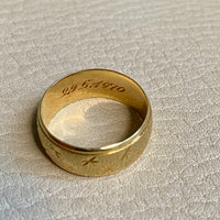 Midcentury Scandinavian vintage - Star etched 18k gold band ring