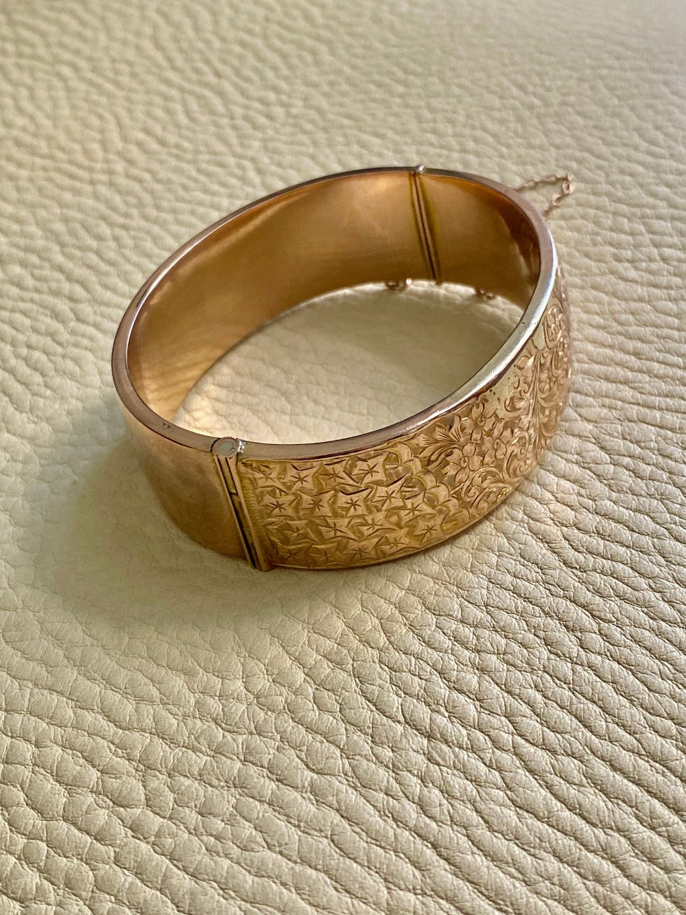 Antique floral engraved wide hinged 9k bangle - Birmingham, England
