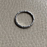 18k White Gold Vintage Wedding Band with Etched Continuous Wraparound Pattern - size 6.25