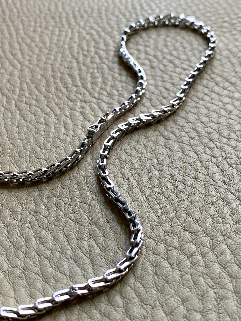 Vintage Italian 18k White Gold V-Link Necklace - 17 inch