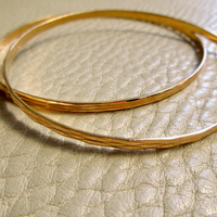 Vintage 18k Gold Faceted Bangle Bracelet Elongated Diamond Pattern – 8.5 Inch Interior Circumference