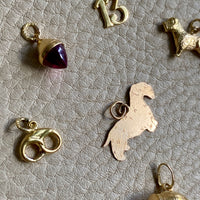 18k gold Swedish vintage charm or pendant - Pretzel - made 1923-1965