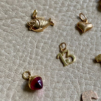 18k gold vintage charm or pendant - Small Puffy Heart