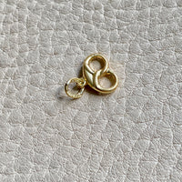 18k gold Swedish vintage charm or pendant - Pretzel - made 1923-1965