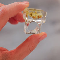 Vintage Siv Lagerström Floral Inclusion Acrylic Ring – Size 5.5