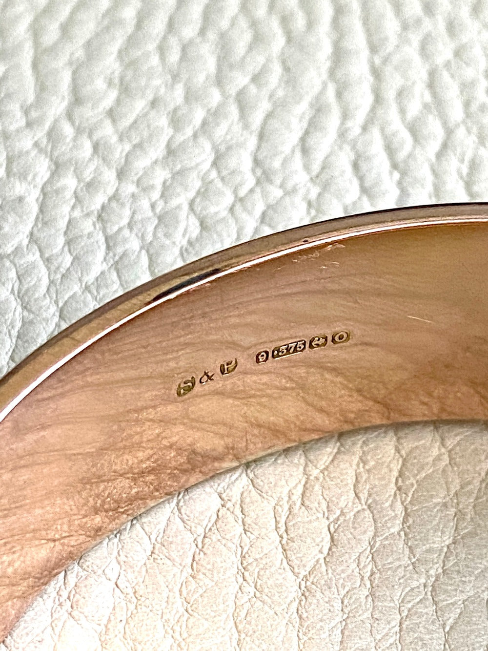 Antique floral engraved wide hinged 9k bangle - Birmingham, England