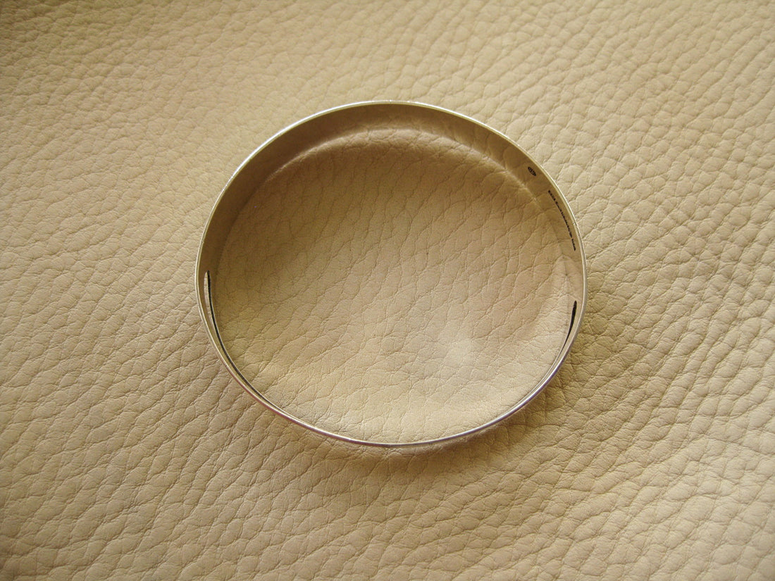 1965 Modernist Finnish silver polished bracelet with oval cutout