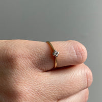 Finnish 18k gold ring with tiny brilliant cut diamond in flower setting- size 5