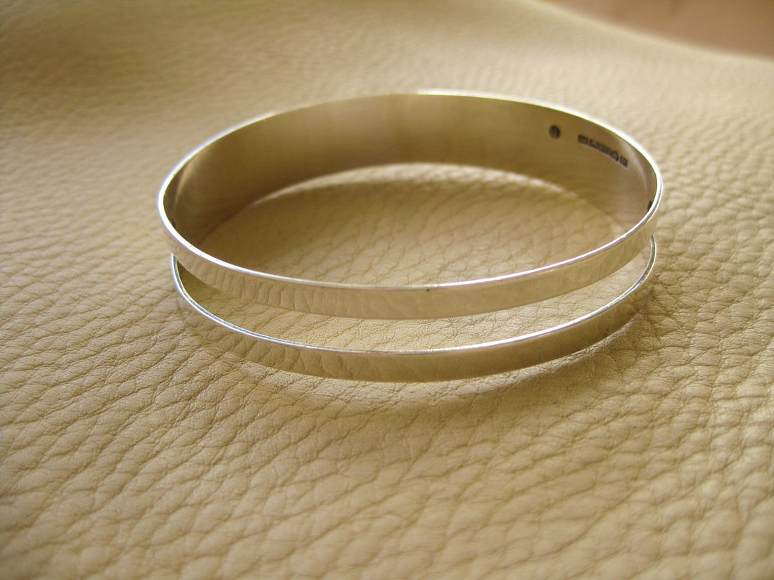 1965 Modernist Finnish silver polished bracelet with oval cutout