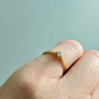 Finnish 18k gold ring with tiny brilliant cut diamond in flower setting- size 5