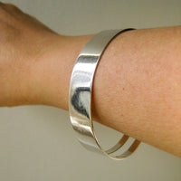 1965 Modernist Finnish silver polished bracelet with oval cutout