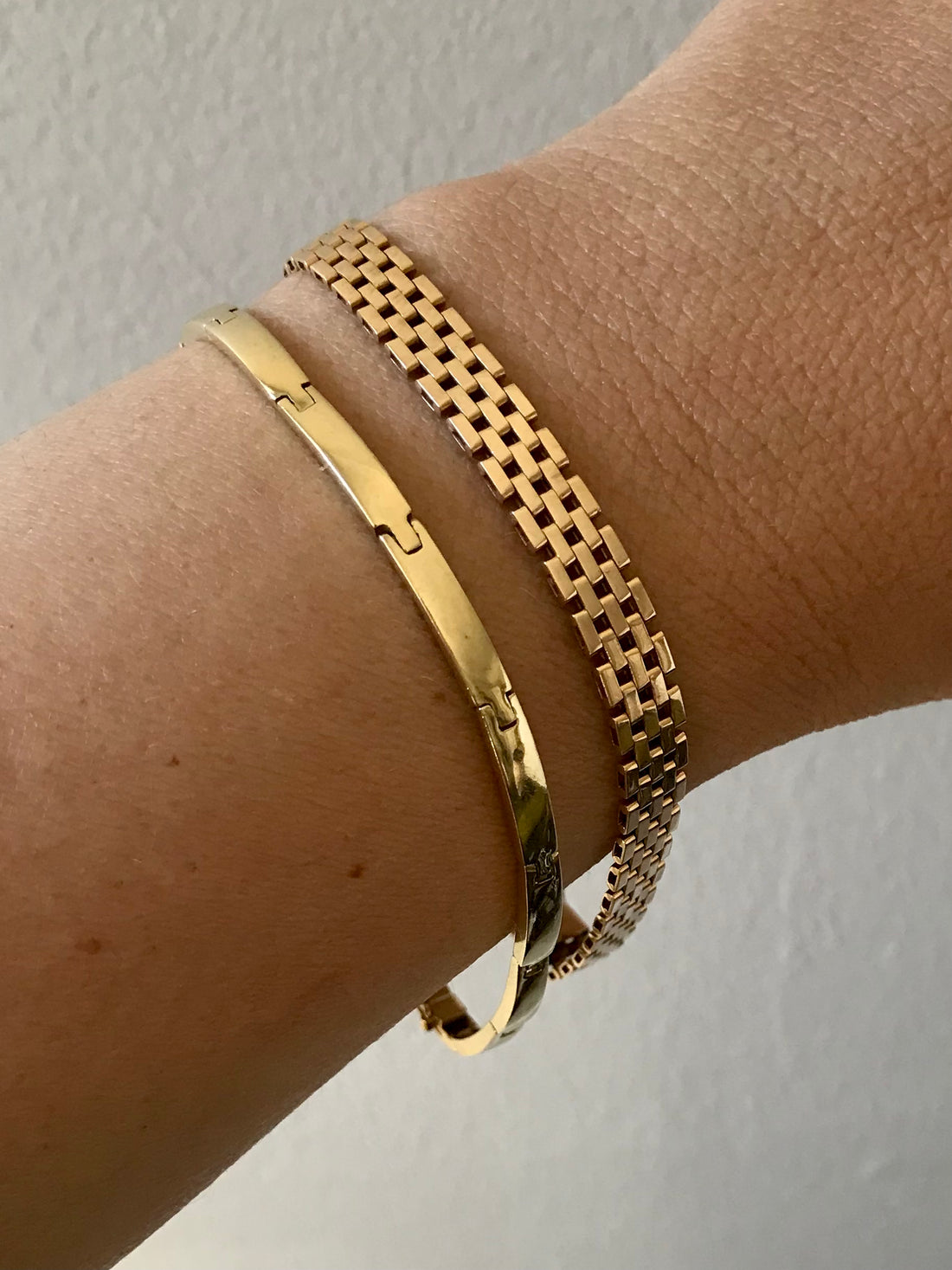 1954 Silky brick link 18k solid gold bracelet - Stockholm, Sweden  Swedish vintage from 1954, 18K gold, 7.25 inch inside circumference, hidden box clasp, fully hallmarked. This bracelet moves like liquid gold.  The link type is called a brick link in that the individual solid gold links are stacked in alternating straight lines, like bricks in a wall. Links are flat and the most comfortable to wear.