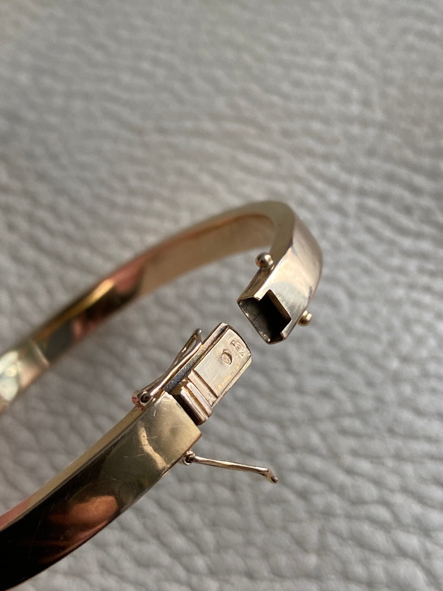 18k gold vintage swedish hinged bangle bracelet