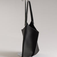 Wedge bag - True black bull hide