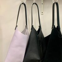 Wedge bag - Carbon black lightweight smooth leather