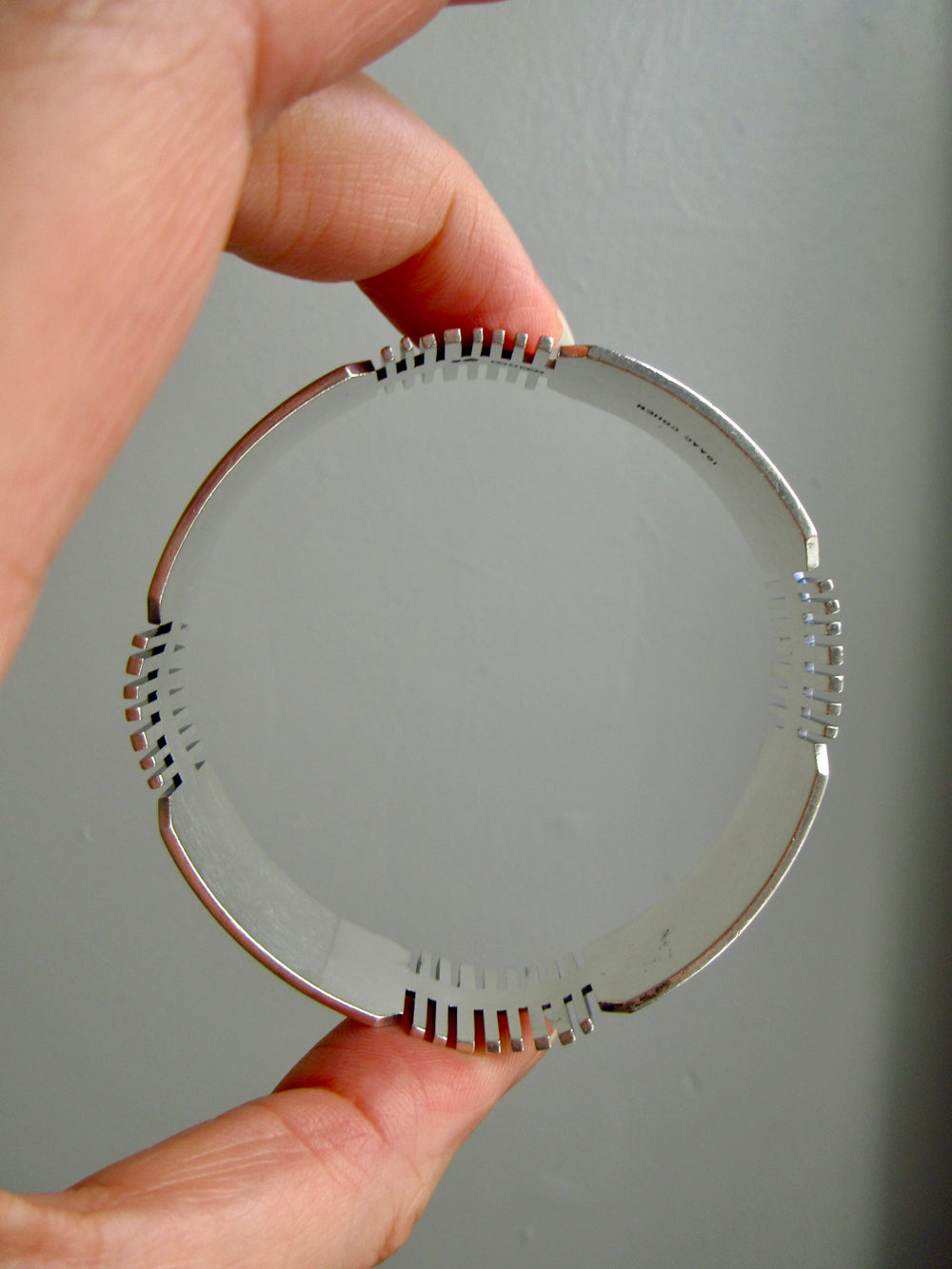 1967 Isaac Cohen signed Bangle Bracelet in 50g Sterling Silver – 8.1 inch interior circumference