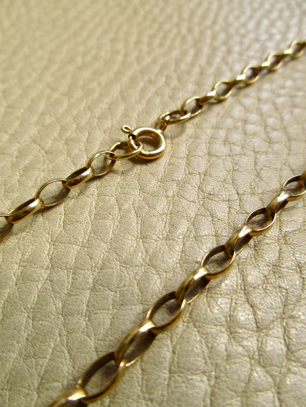 9k Gold English Oval Link Necklace - 17.75 inch length