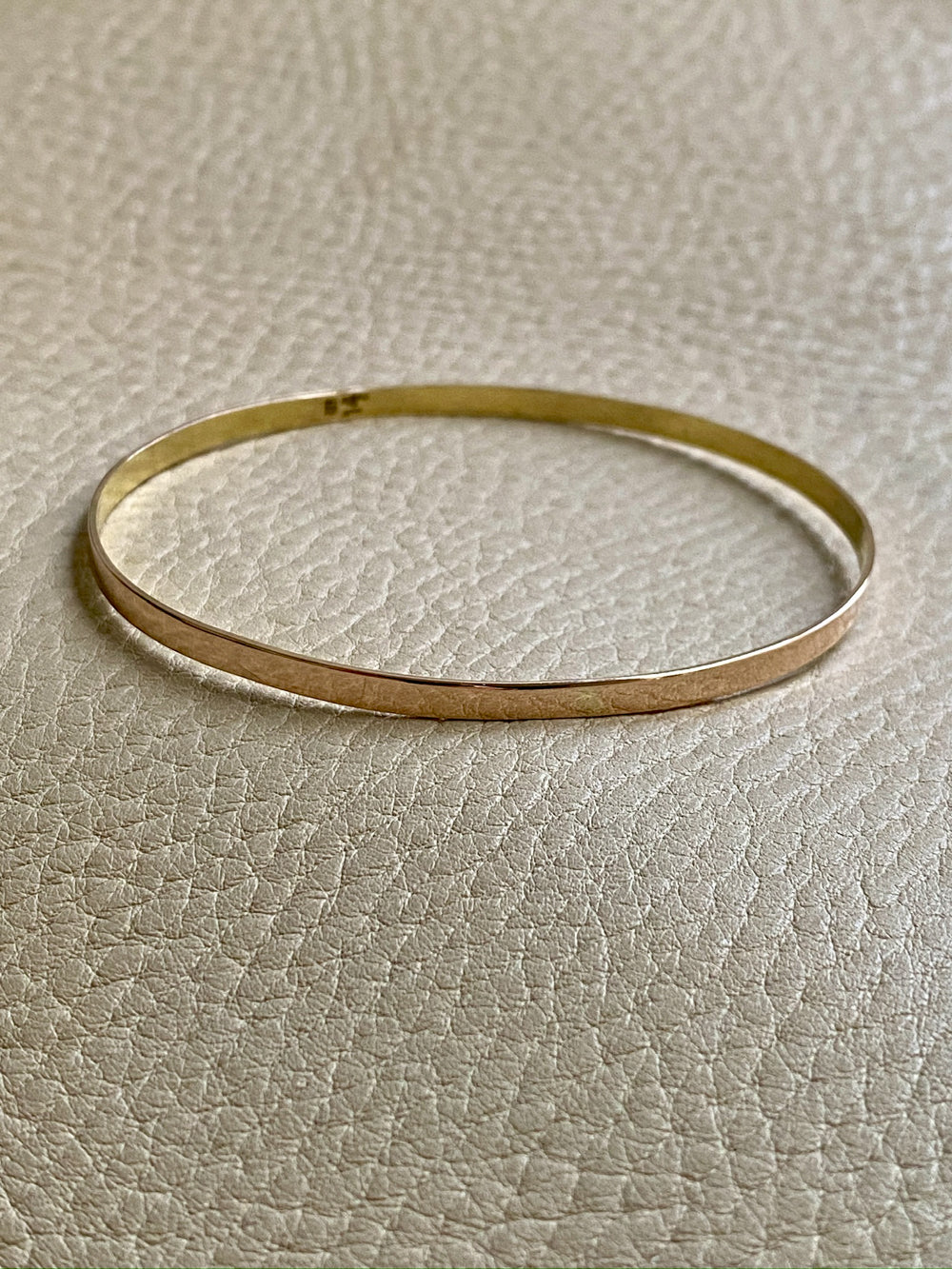 Vintage 14k solid gold bangle - 8.25 inch interior circumference