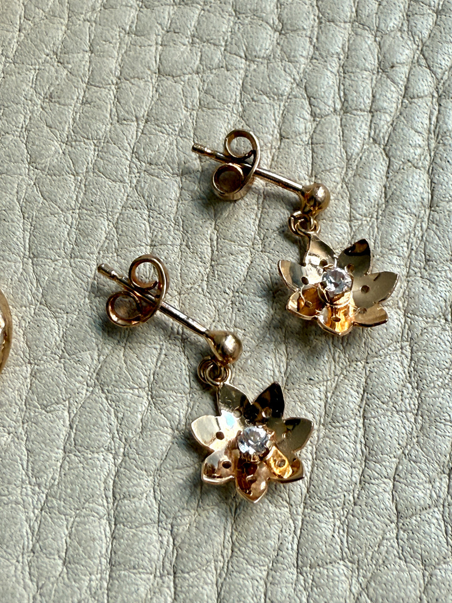 Vintage 18k Gold Stud Lotus Flower Earrings