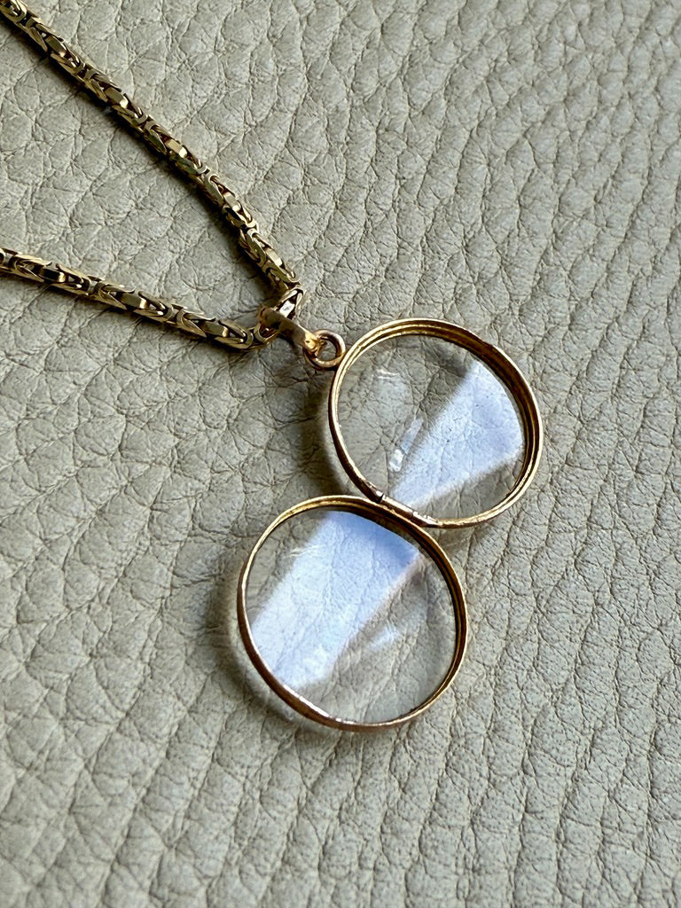 ‘Pool of Light’ Antique Locket in 18k Gold - Victorian era 1830-1854 - Signed pendant