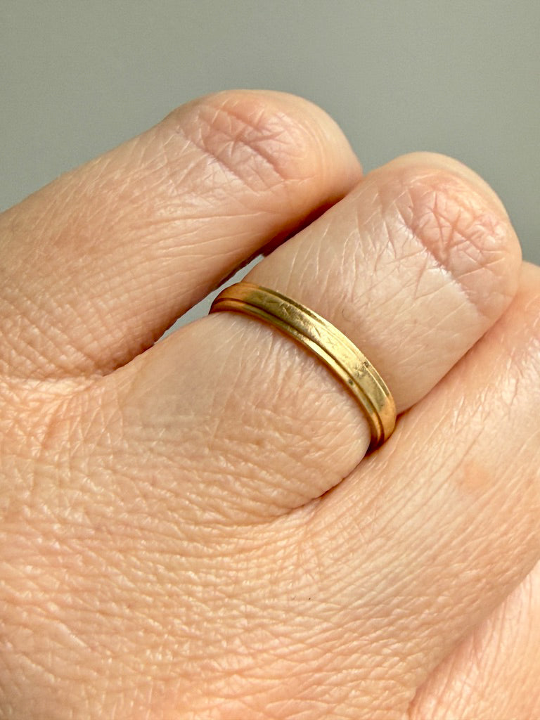 1985 Vintage Diamond Pattern 18k Gold Band - Size 7